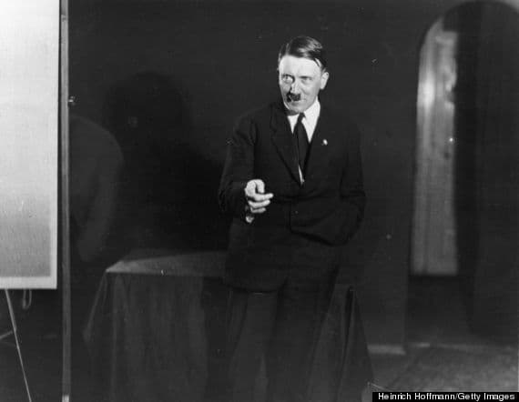 Adolf Hitler soha nem látott személyes fotóit tartalmazó albumot árvereznek el