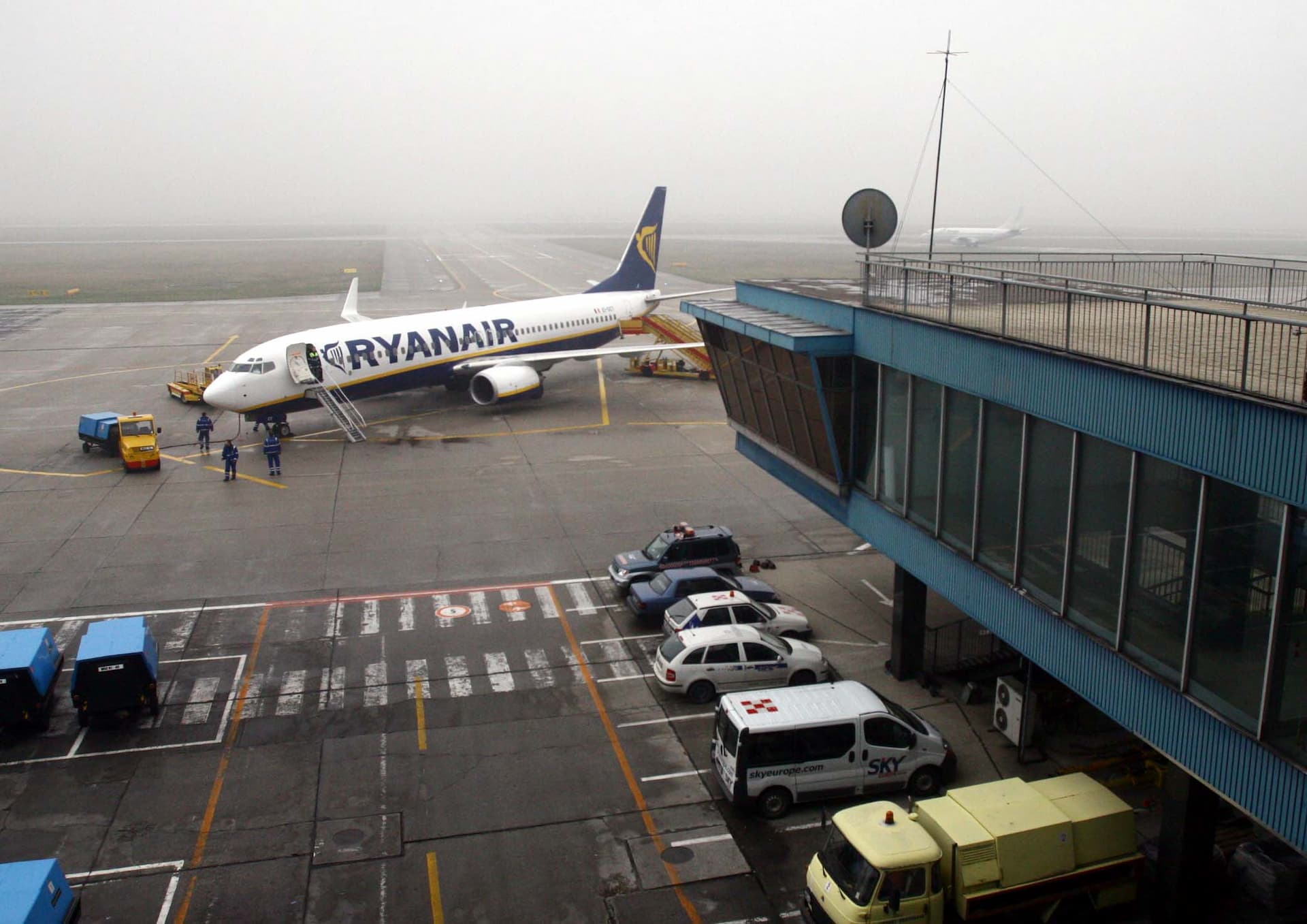 Korfu szigetén rekedtek a szlovákiai turisták, 12 órás késés után indult a gépük
