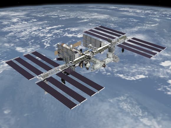 Újabb akkumulátorokat csatlakoztattak az ISS napelemeihez