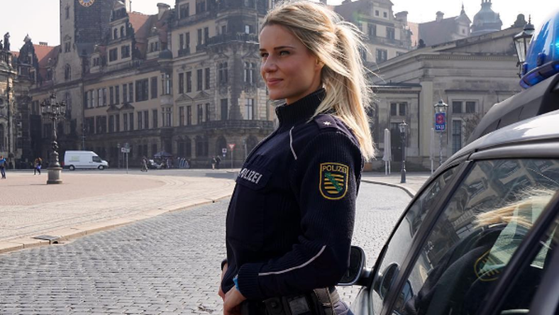 A magyar származású szexi rendőrnőért őrül meg az internet