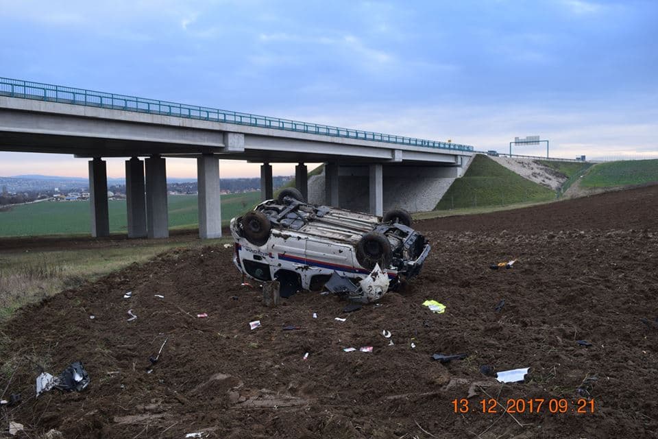 Így néz ki egy hídról lezuhant autó, ha sofőrje részegen ül volán mögé – FOTÓK