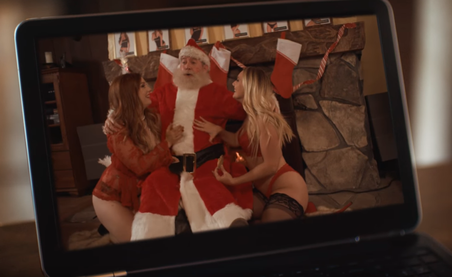 Boldog karácsonyt kíván a pornógyár!