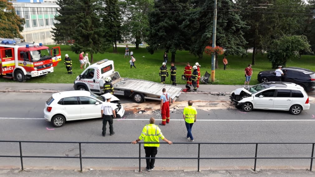 Frontálisan ütközött két autó – mégsem a baleset okozhatta az egyik sofőr halálát