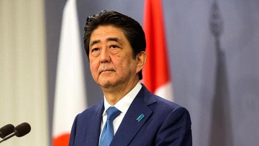 A japán kormányfő már szeptemberben találkozna Kim Dzsong Unnal
