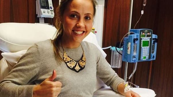 Makacs köhögéssel ment orvoshoz, most az életéért küzd a 28 éves lány