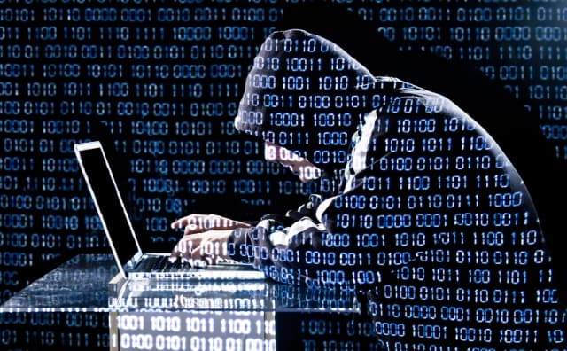 Spanyolország kiadja az Egyesült Államoknak a lopással gyanúsított orosz hackert