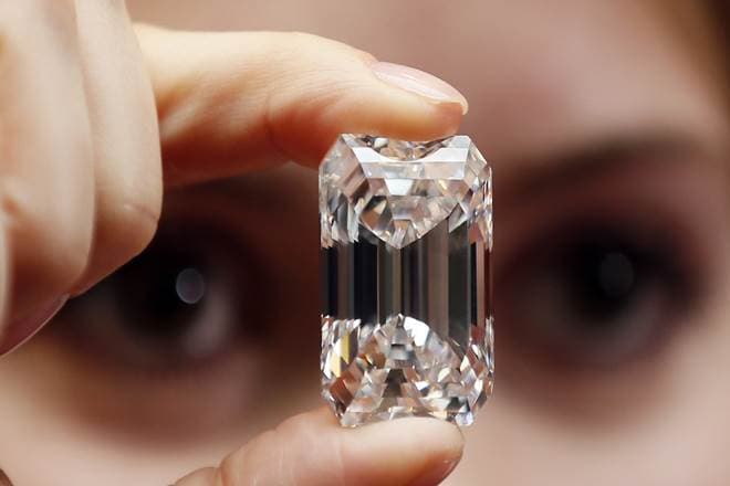 Bolhapiacon vett, bizsunak vélt gyémántgyűrűt árvereztek el több mint 650 ezer fontért