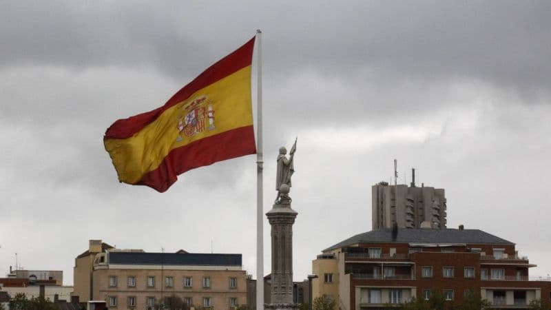 Megkezdte a spanyol kormány a katalán kormányzati feladatok átvételét