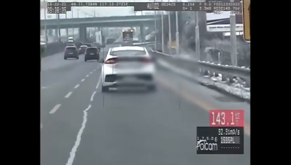 Gyerekkel az autóban repesztett 160-nal az őrült sofőr (videó)