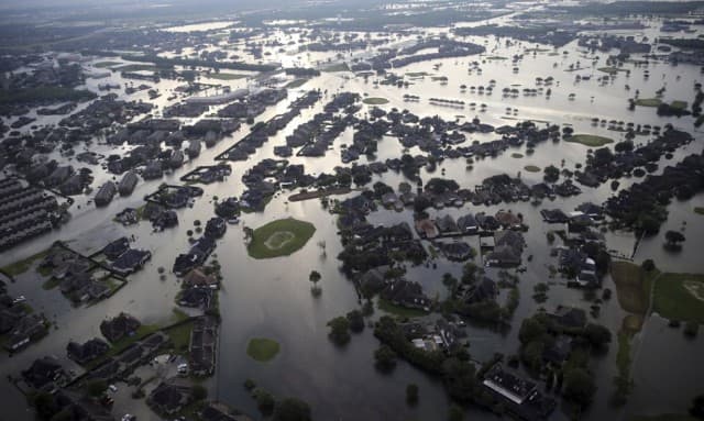 Több mint 100 milliárd tonnányi eső zúdult le a Harvey hurikánnal