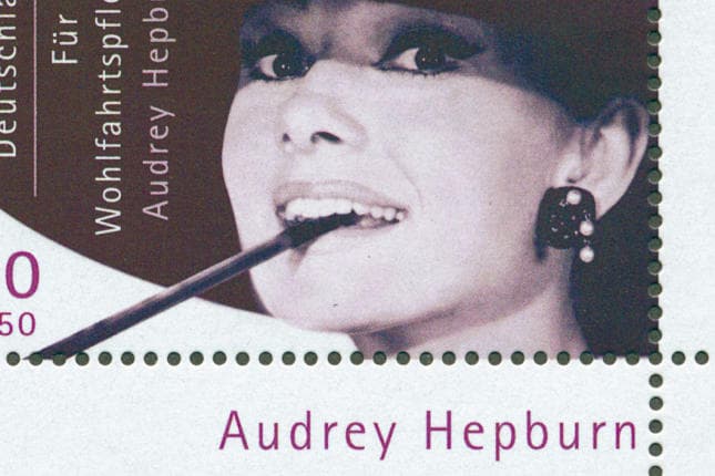 Több mint 150 ezer euróért kelt el egy Audrey Hepburnt ábrázoló bélyeg