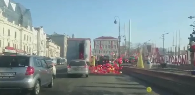 Lufival borította be a várost egy kamionos (videó)
