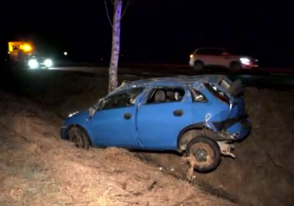 SÚLYOS BALESET: Részeg sofőr lökte le az útról az Opelt, majd továbbhajtott!
