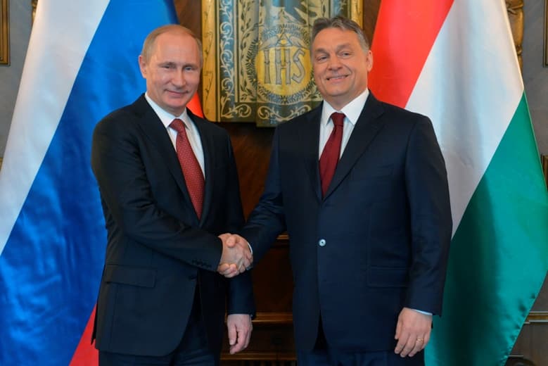 Putyin és Orbán is üzent az új francia elnöknek
