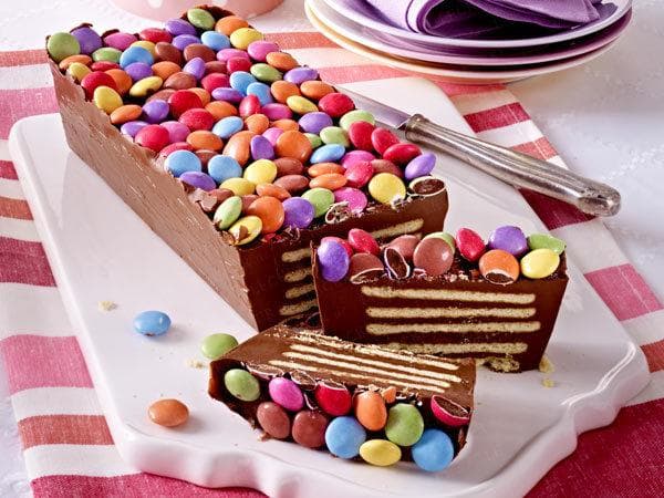 Színes születésnapi torta sütés nélkül!
