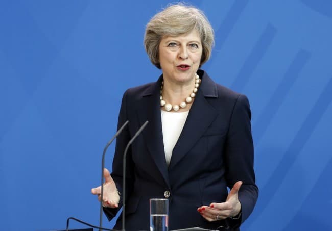 Theresa May kormányalakítási megbízást kér a királynőtől
