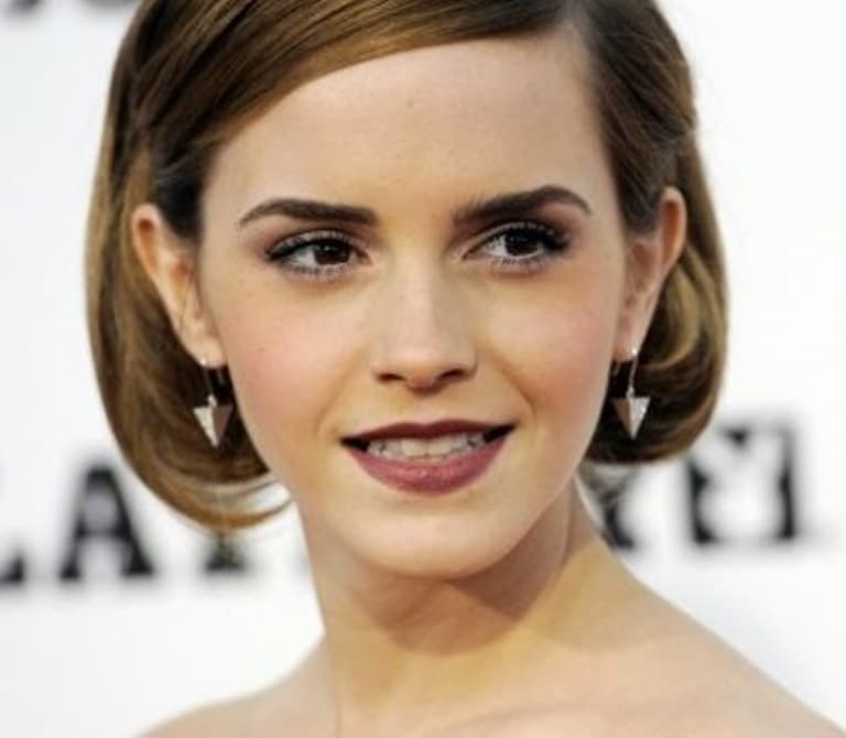 Emma Watson megmutatta a melleit