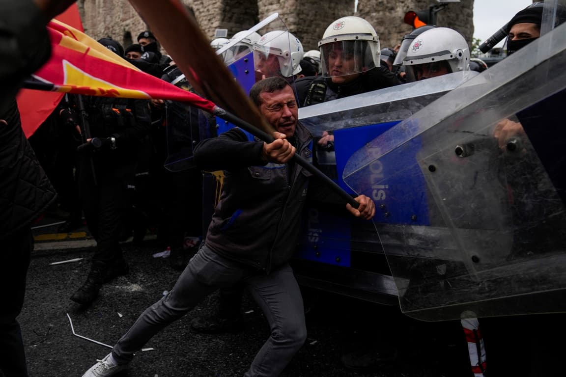 Könnygázzal oszlatta fel a rendőrség május elsejei felvonulást Isztambulban (FOTÓK)