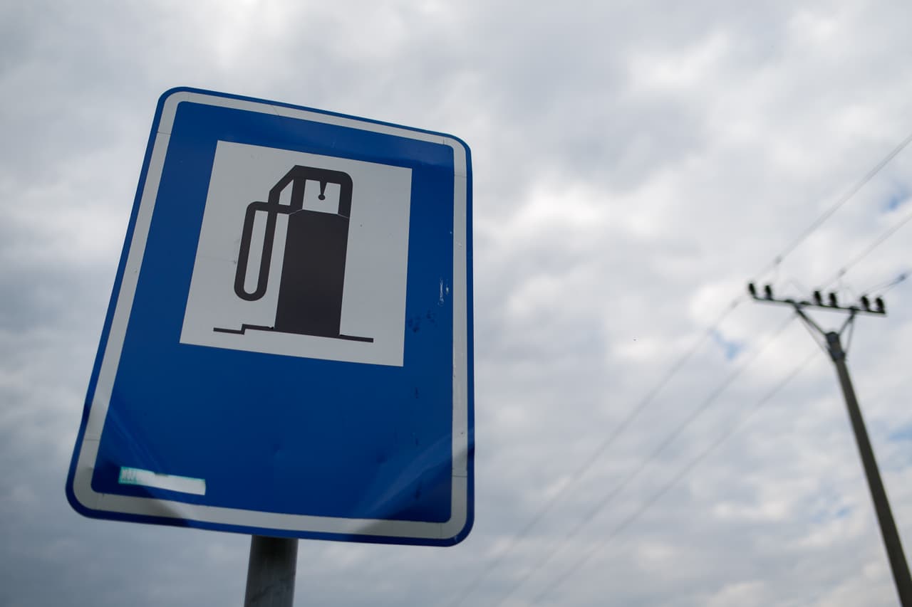 Jelentősen emelkedett a benzin ára Szlovákiában, a szomszédoknál viszont most megéri tankolni