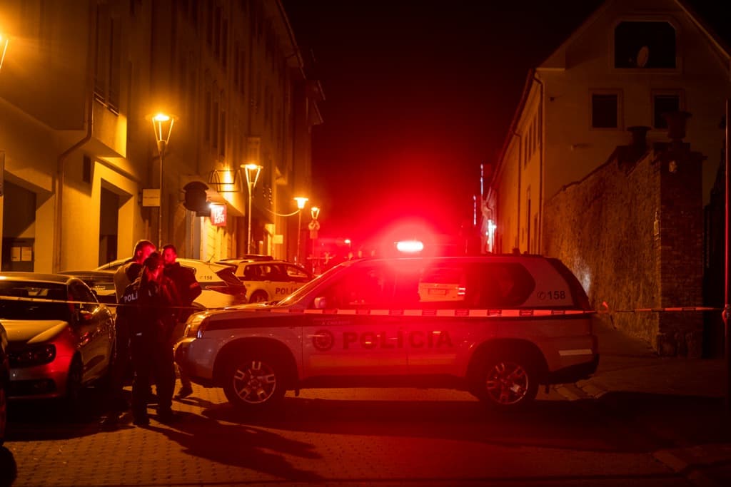 A Comenius Egyetem hallgatója volt a pozsonyi lövöldözés egyik áldozata, a rendőrség közölte, hogy áll a nyomozás