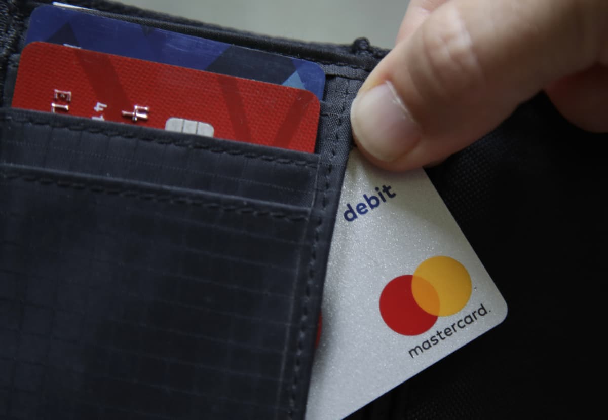 Félünk használni a bankkártyánkat külföldön? – meglepő eredménnyel zárult egy felmérés