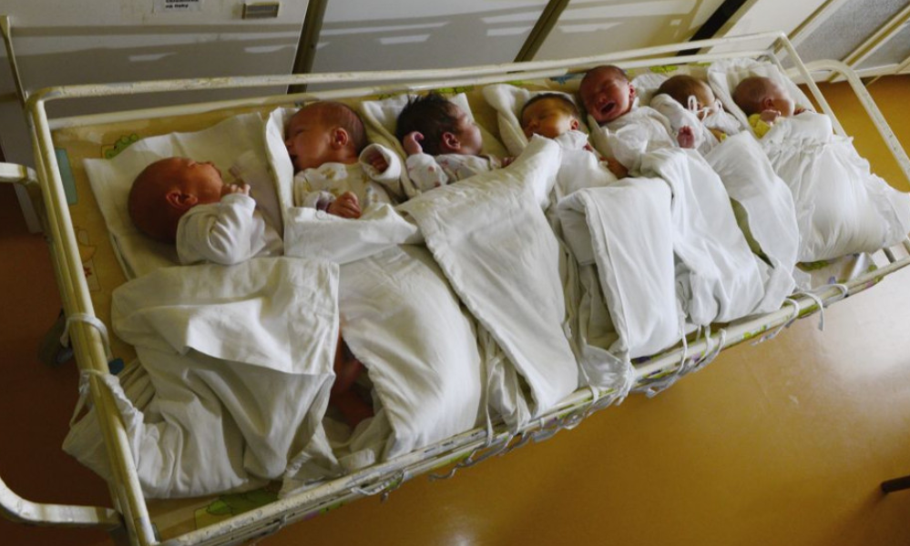 Közel ezer gyerek született tavaly a rimaszombati kórházban