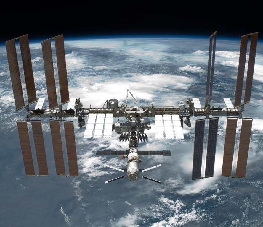 Sürgős javításokat végeznek űrsétájukon a Nemzetközi Űrállomás asztronautái