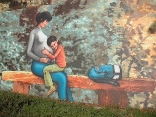 Kiutasítottak két német turistát Csehországból, akik graffitit rajzoltak a Károly hídra