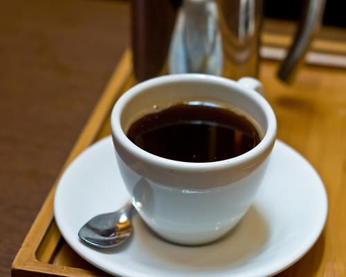 Vetélést okozhat napi kettőnél több koffeines ital