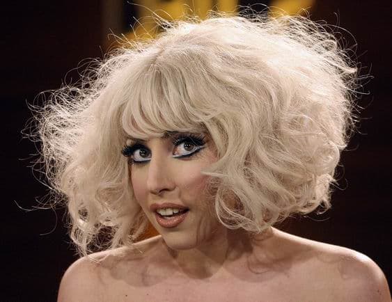Lady Gaga szexisen, fürdőruhában biztatja Hillary Clintont