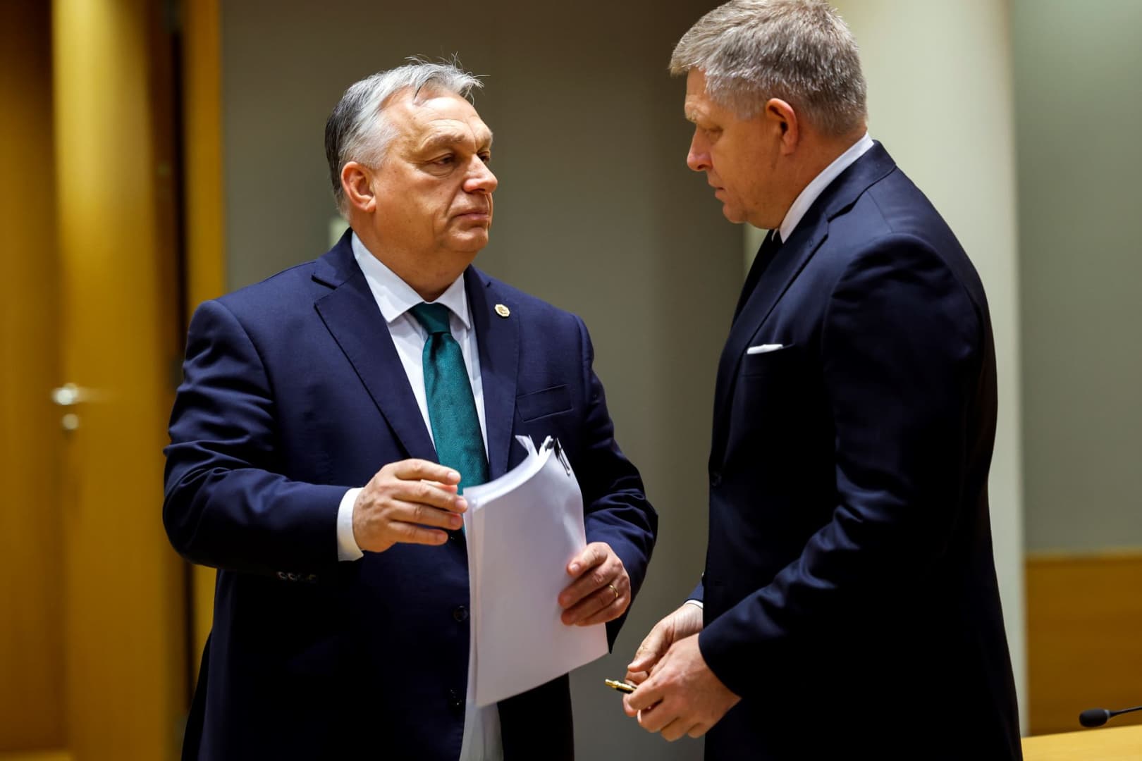 Nem vétózott Orbán Viktor, egységesen döntött az Európai Tanács, Ukrajna megkapja az 50 milliárdot
