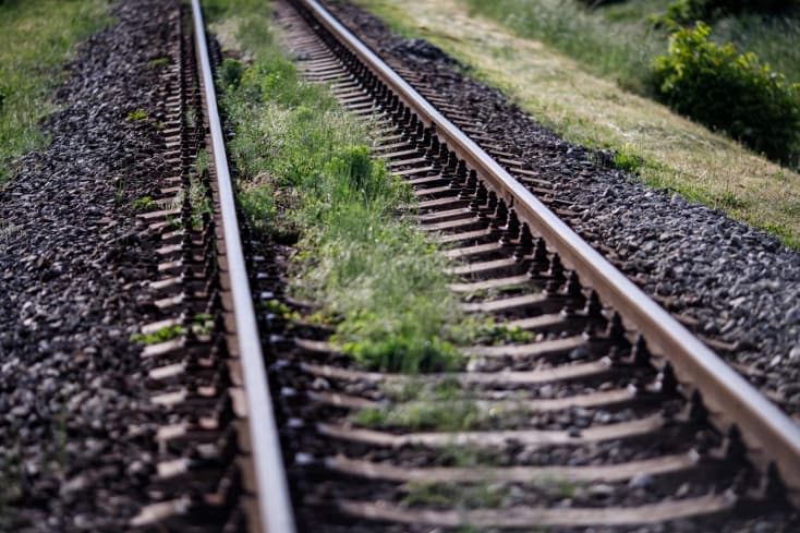 Hat vasúti munkást gázolt el a vonat Szlovéniában, ketten meghaltak