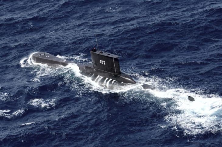 A hét végéig lehet elegendő oxigénje az elsüllyedt indonéz tengeralattjáró legénységének