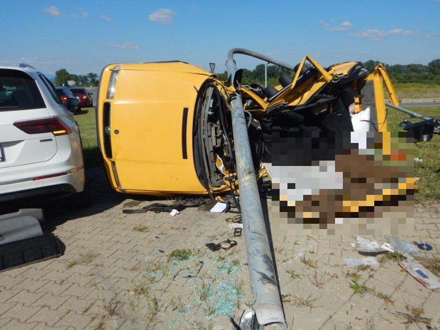 Halálos baleset: Nem állt meg a stopnál a fiatal autós, 41 éves férfi vesztette életét