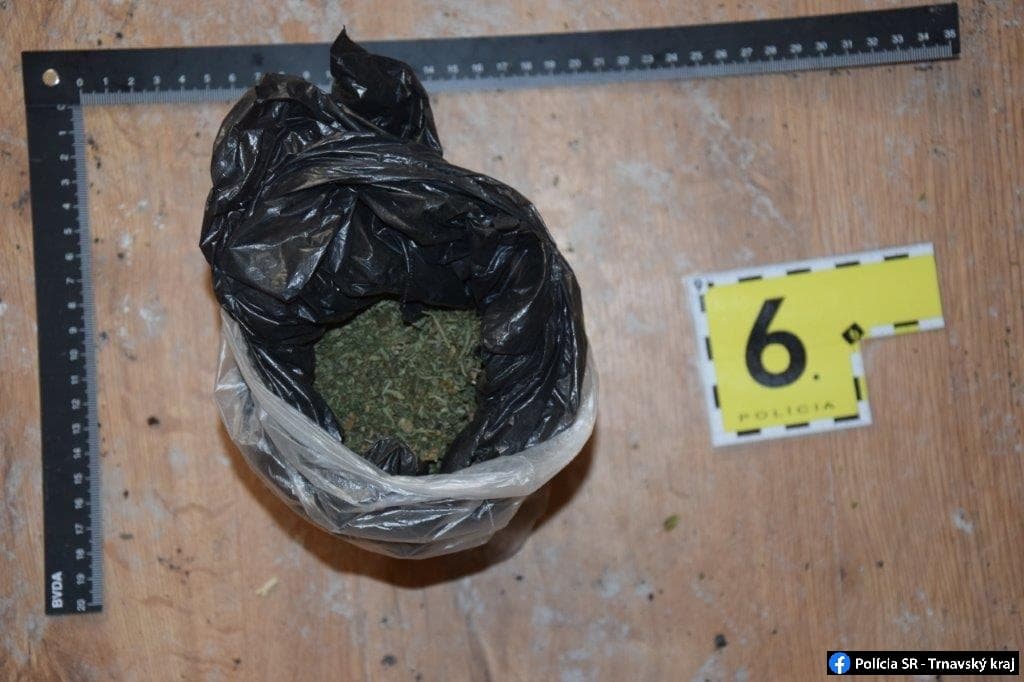 Drograzzia: házkutatást tartottak a 37 éves férfinél, nagy mennyiségű kábítószerre bukkantak (FOTÓK)