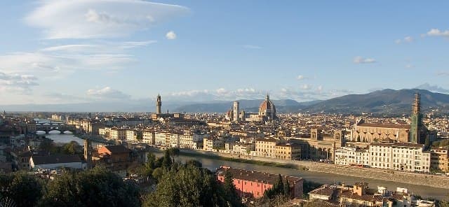 Firenzében nem szabad az utcán enniük a turistáknak - ha mégis megteszik, többszáz euróval lesznek szegényebbek
