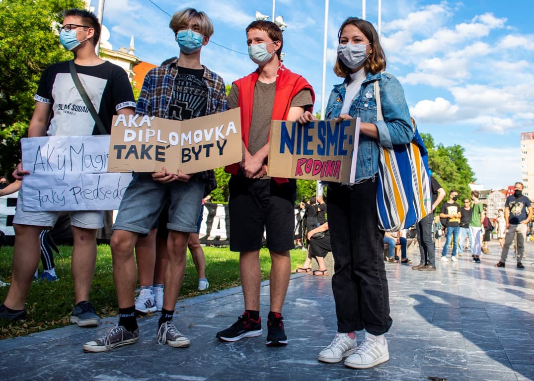 Tüntetők követelték a pozsonyi SNP téren Boris Kollár lemondását