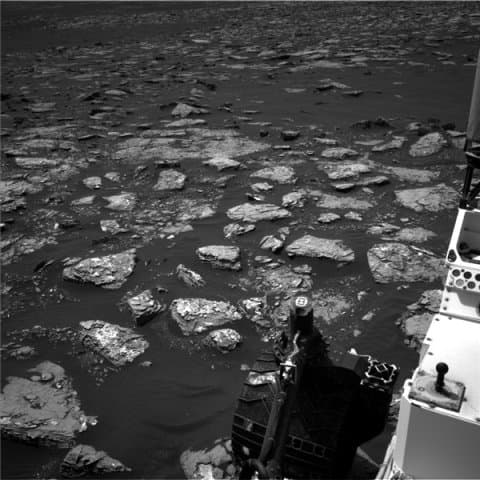 Jéggel teli krátert találtak a Marson!