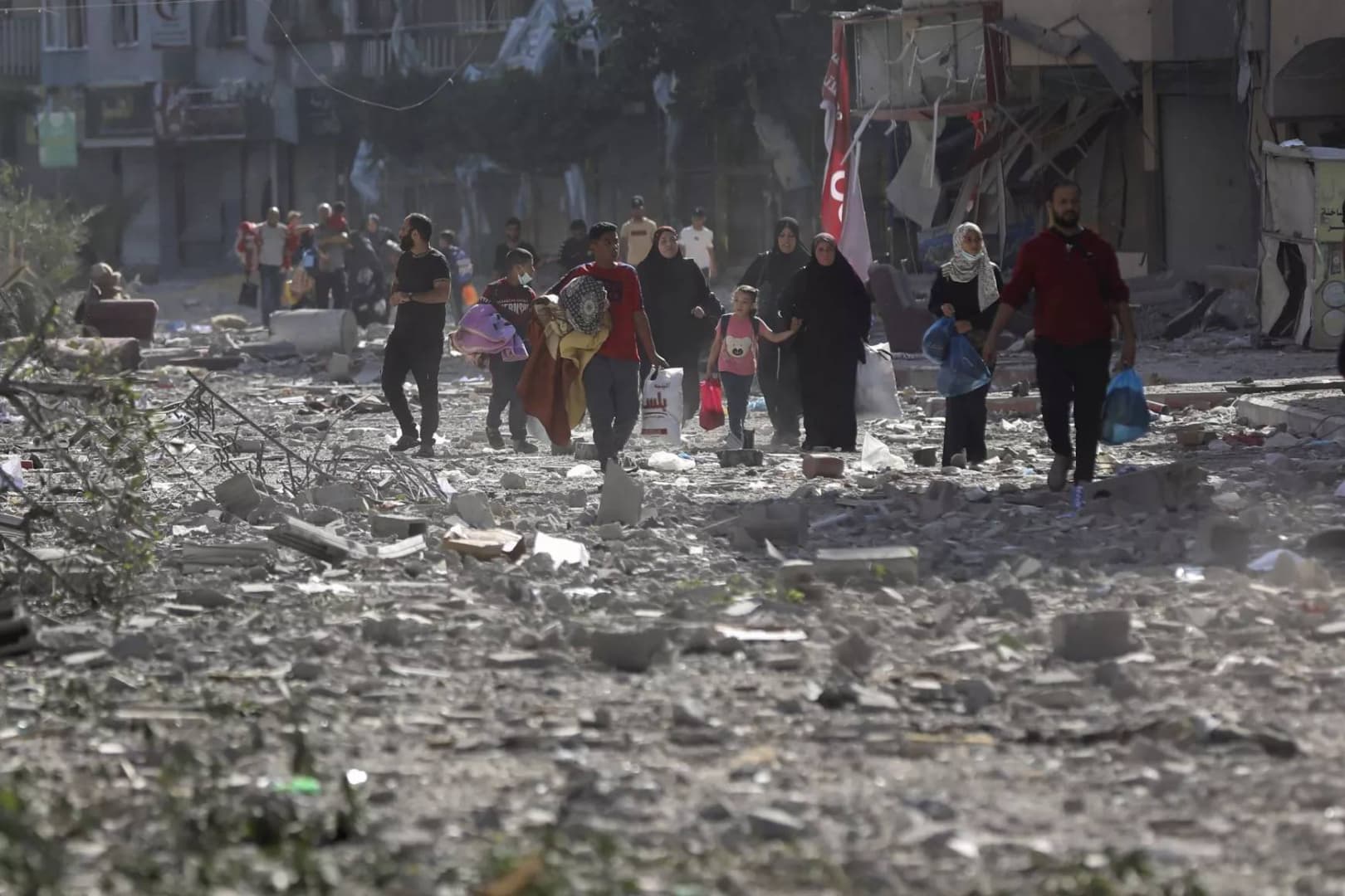 Izrael egyre mélyebbre hatol be a gázai menekülttáborokba, fokozódik a betegségek veszélye az övezetben