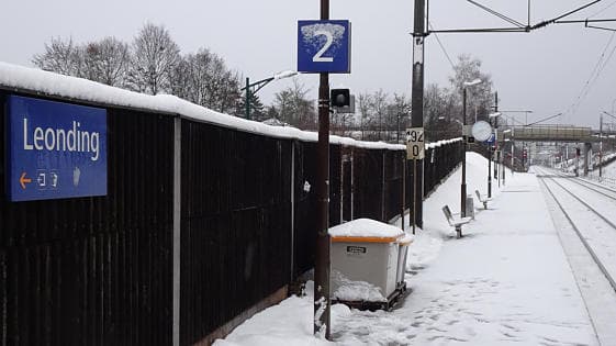 Hóembert gázolt a vonat, több mint egy órán át keresték a holttestet