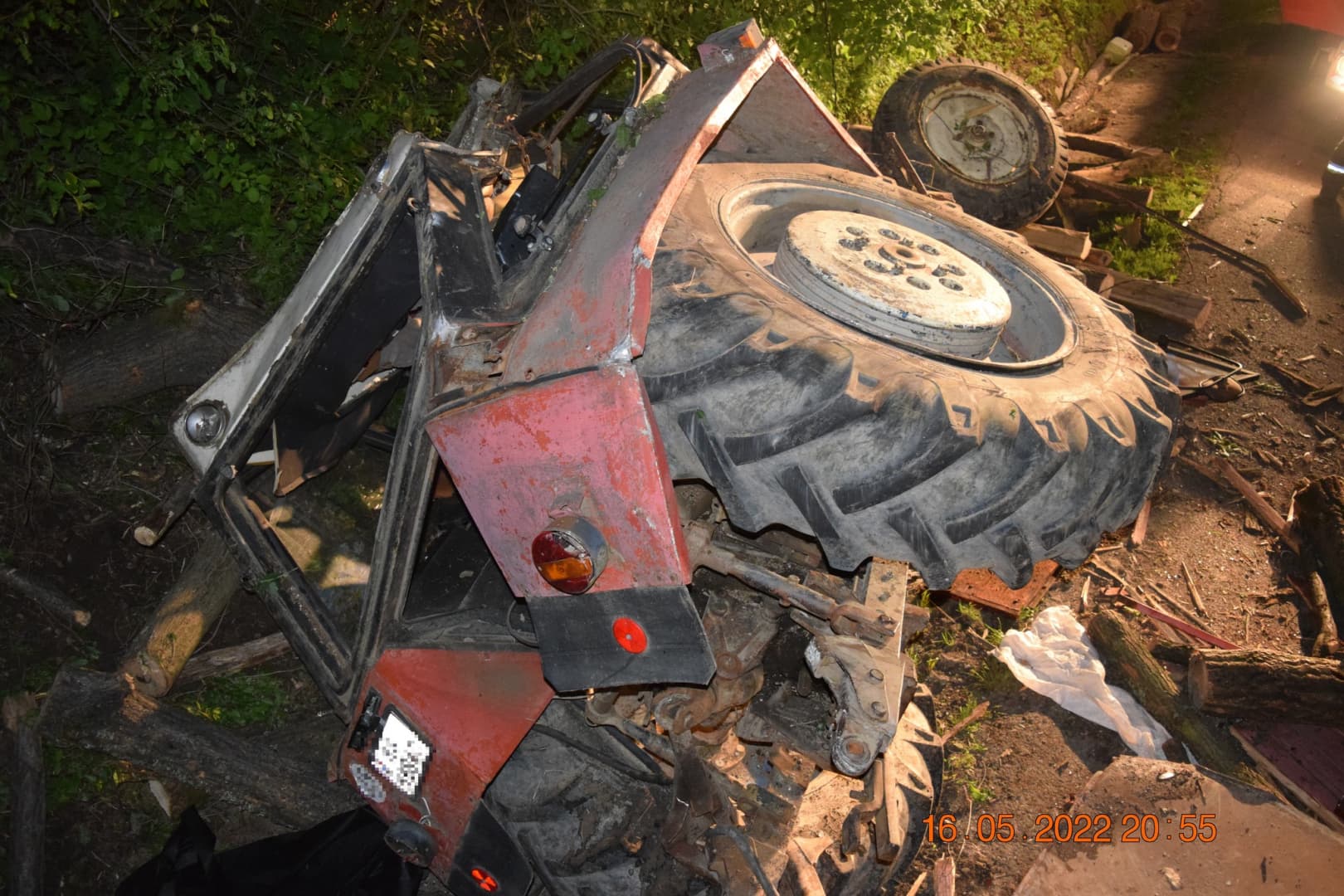 Halálos baleset: maga alá temette sofőrjét a traktor a magyarlakta faluban, a helyszínen meghalt