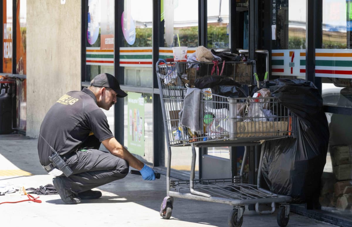 Embereket gyilkolt és sebesített meg egy fegyveres hat kaliforniai város 7-Eleven boltjaiban