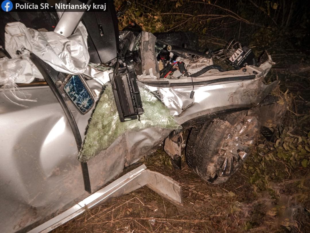Szörnyű baleset: az egyik BMW-ből kiszakadt a motor, vétlen fiatal sofőr vesztette életét Komáromnál (FOTÓK)