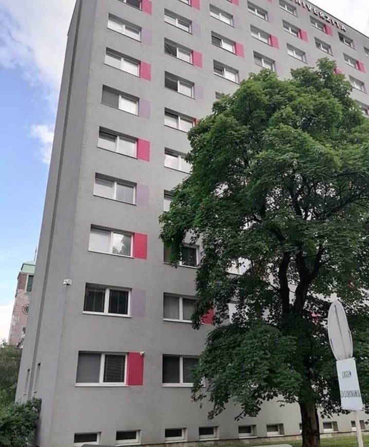 SZÖRNYŰ: Kizuhant egy 20 éves fiatal a hatodik emeletről