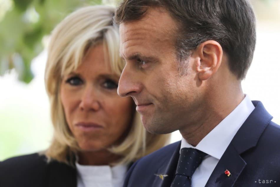 Azt híresztelik Macron feleségéről, hogy férfiként született, majd később váltott nemet