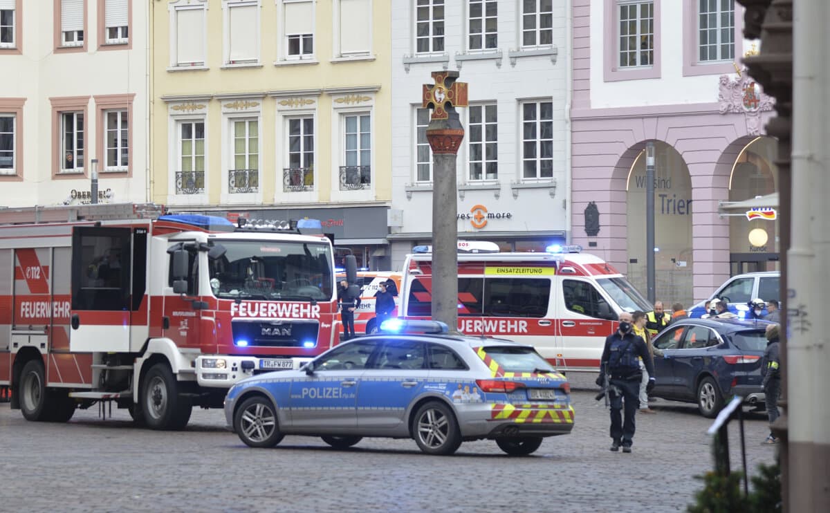 Tömegbe hajott egy autós a németországi Trierben, többen meghaltak és megsebesültek!