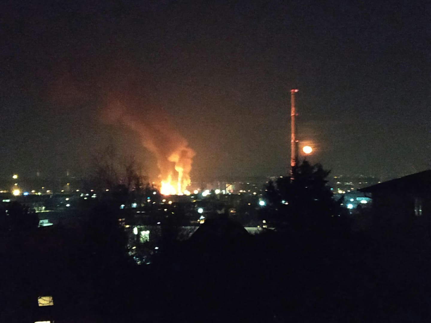 Óriási robbanás hallatszott, majd kigyulladt öt épület Budapesten!