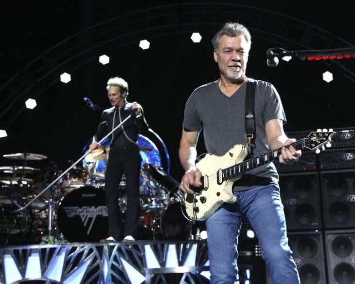 Árverésre bocsátják Eddie Van Halen két gitárját