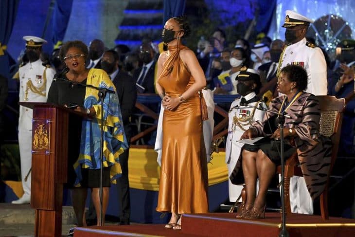 Rihannát „nemzeti hőssé” nyilvánították a Barbados köztársasággá válását ünneplő ceremónián