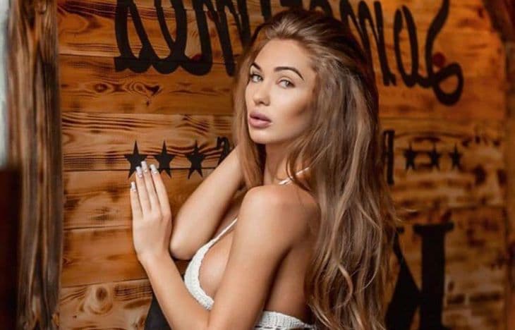 Mellbimbók nélkül pózol a szexi orosz modell 18+ (FOTÓ)